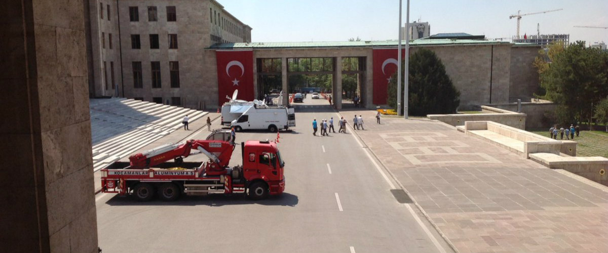 EKTAKTO:Εκκενώθηκε το τουρκικό Κοινοβούλιο - Απειλή για χτύπημα