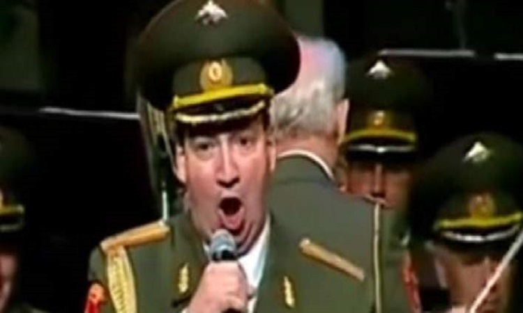 Ανατριχίλα: Δείτε την αδικοχαμένη χορωδία του Κόκκινου Στρατού να τραγουδάει ελληνικά – VIDEO