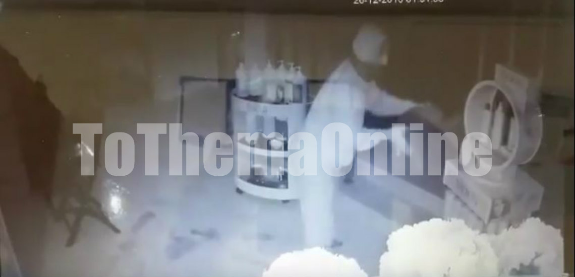 Δείτε καρέ καρέ την στιγμή που οι εμπρηστές βάζουν φωτιά στο γνωστό κομμωτήριο της Λεμεσού - VIDEO