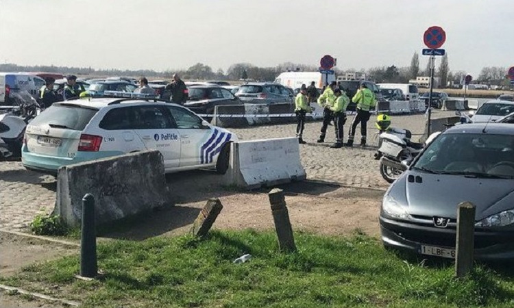 Τρόμος στην Αμβέρσα: Γάλλος πήγε να παρασύρει πεζούς με αμάξι φορτωμένο με όπλα