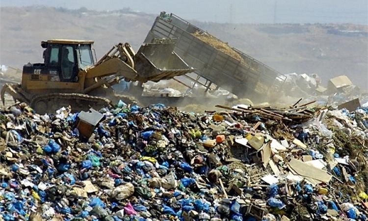 ΠΑΦΟΣ: Αντιδρούν οι κάτοικοι από την καύση σκουπιδιών στον παράνομο σκουπιδότοπο Μαραθούντας