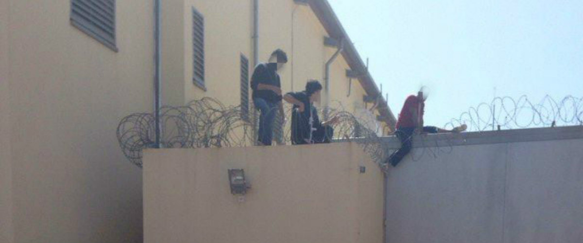 Δάγκωσαν και έδειραν Αστυνομικούς – Στο δικαστήριο οι δυο αλλοδαποί της Μενόγειας