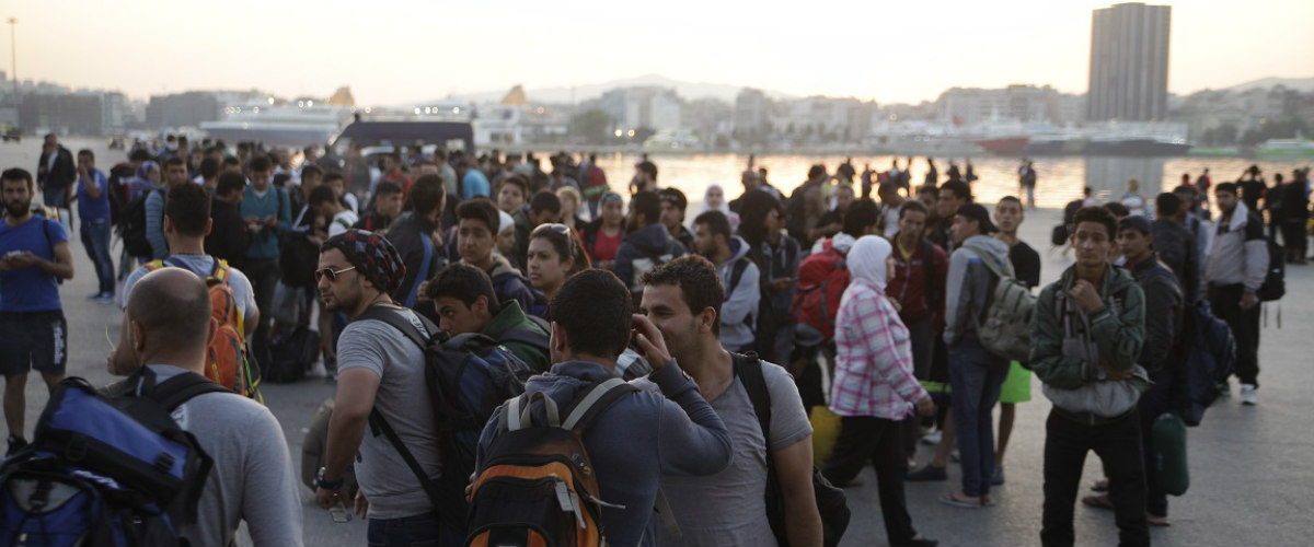 Εγκλωβισμένοι στον Πειραιά 4.000 πρόσφυγες και μετανάστες