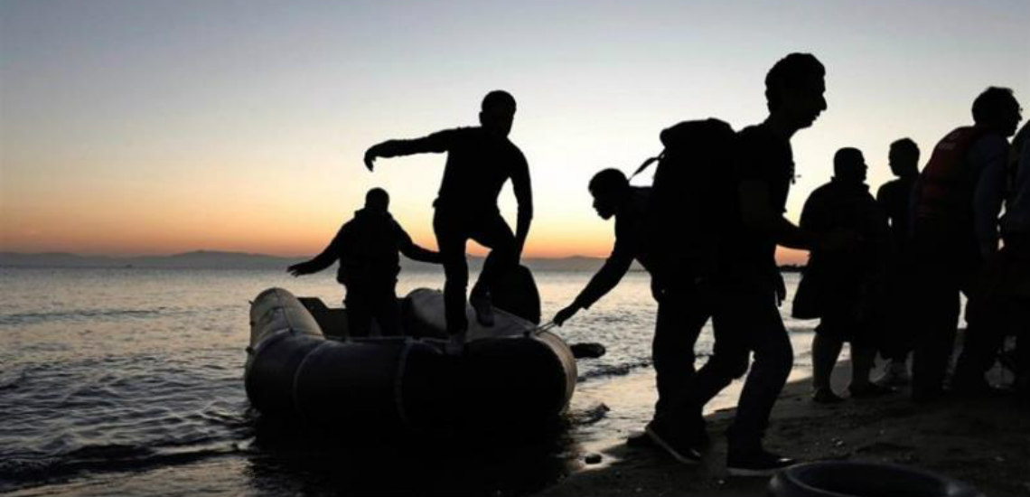 Ανήλικα παιδιά οι περισσότεροι από τους προσφυγές που έφτασαν στην Τυλληρία – Τρεις άντρες φόρεσαν χειροπέδες