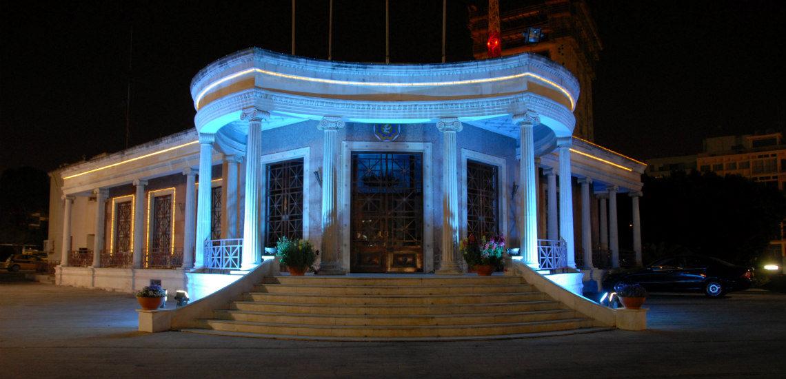Σε μπλε και μοβ κτίρια της Κύπρου για την ευαισθητοποίησης για τη νόσο του Ηuntington