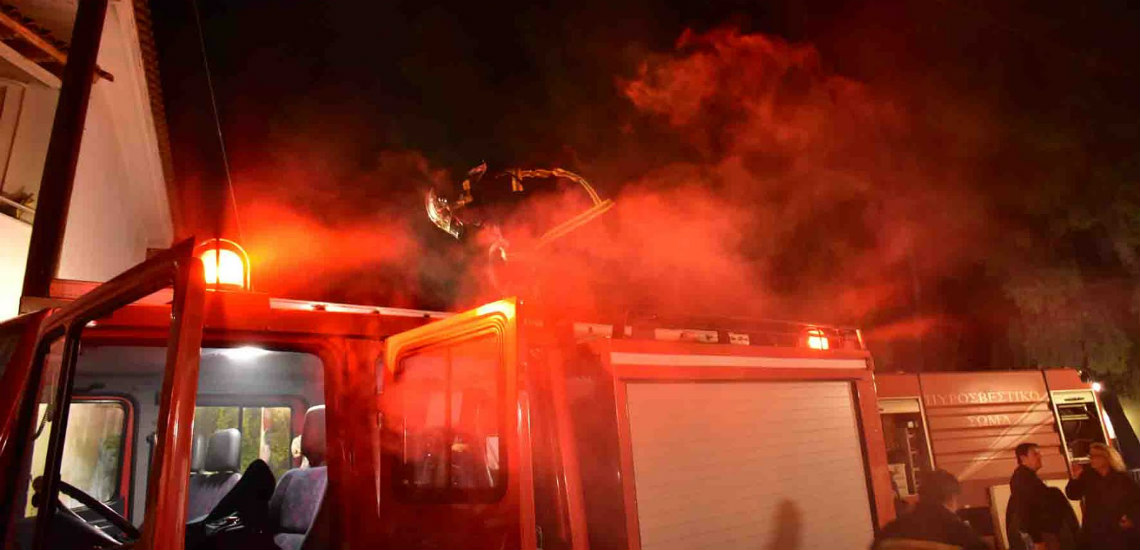 ΧΛΩΡΑΚΑ: Σπίτι «άρπαξε» φωτιά μετά από πρόβλημα στο τζάκι