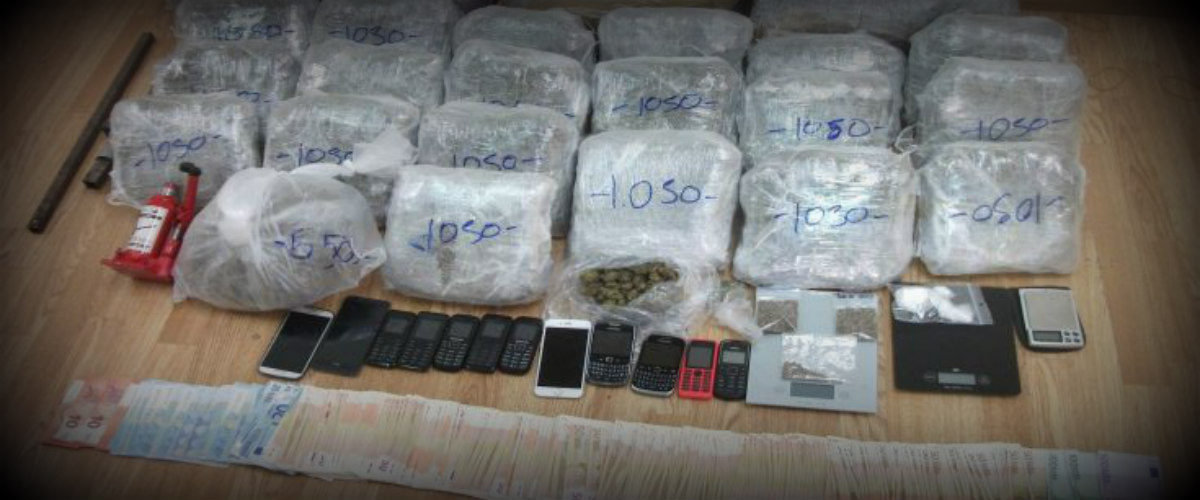 ΥΨΩΝΑΣ: Γιάφκα με 15 κιλά ναρκωτικά και μεγάλη ποσότητα εκρηκτικής ύλης - Στα «χέρια» της Αστυνομίας Κύπρου οι τέσσερις ύποπτοι