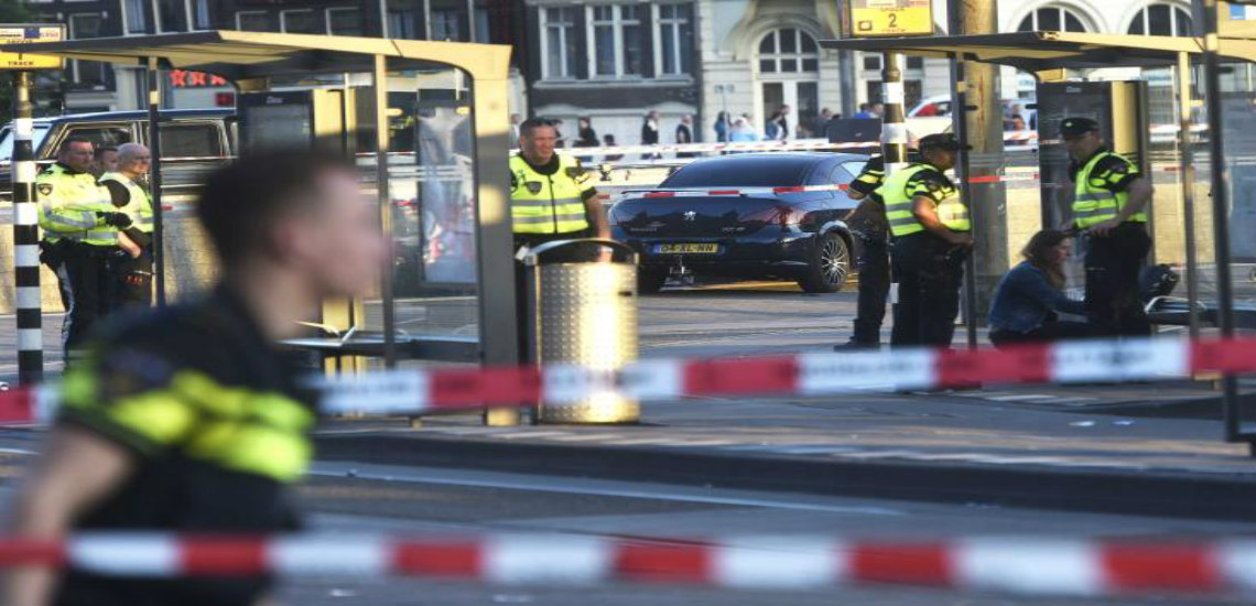 Οχτώ τραυματίες, δύο σοβαρά, από πτώση αυτοκινήτου σε πεζούς στην Ολλανδία