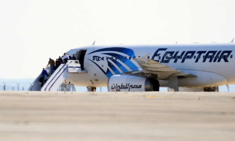 «Τα αεροδρόμια είναι από τις πιο ασφαλείς υποδομές», απαντά η Κομισιόν στο απόηχο της τραγωδίας της Egyptair