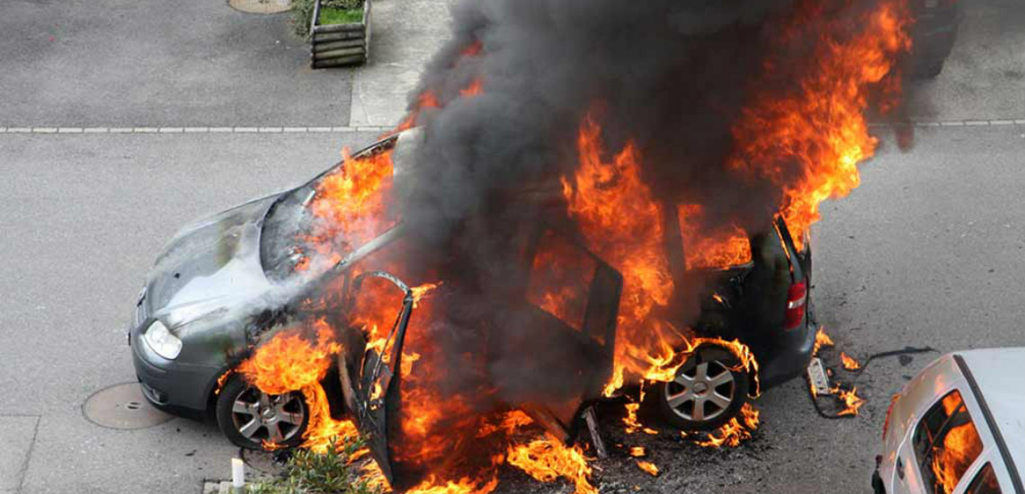 ΛΑΚΑΤΑΜΙΑ: Πήρε φωτιά το όχημα αναβάτη του Ιππόδρομου – Έρευνες από την Πυροσβεστική