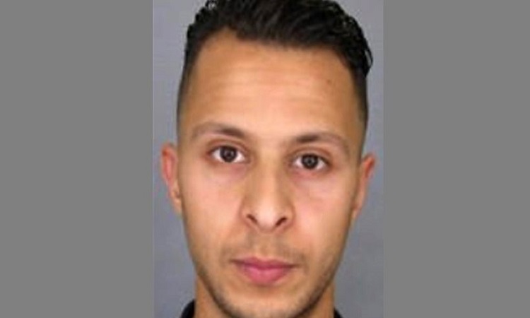 Μέσα σε ντουλάπι γλίτωσε τη σύλληψη ένας από τους τρομοκράτες του Παρισιού