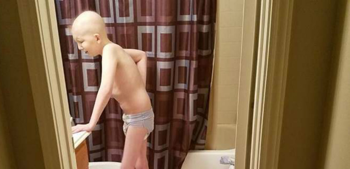 Η εικόνα 10χρονου με καρκίνο που ραγίζει καρδιές - Κραυγή πόνου από την μητέρα: «Η ζωή δεν είναι ωραία»