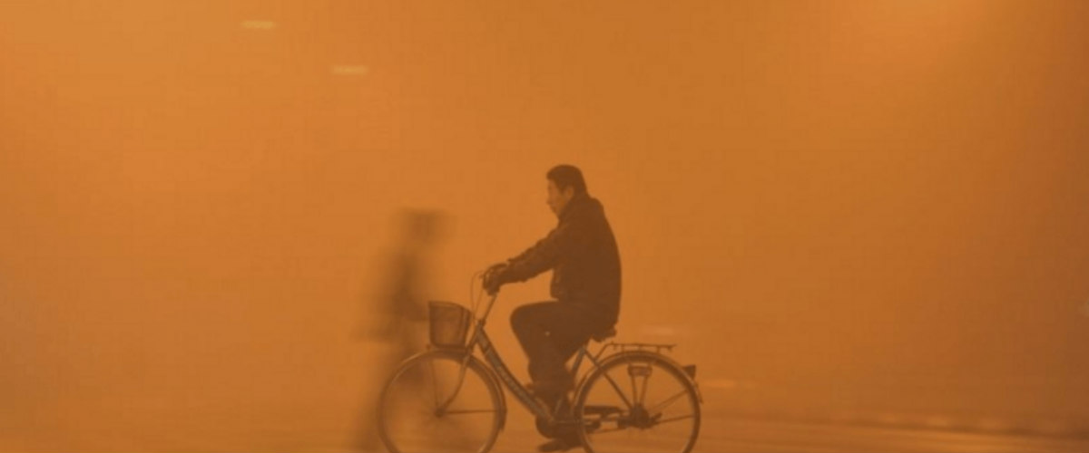 «Εξαφανίστηκε» το Πεκίνο από την κίτρινη ομίχλη (ΒΙΝΤΕΟ)