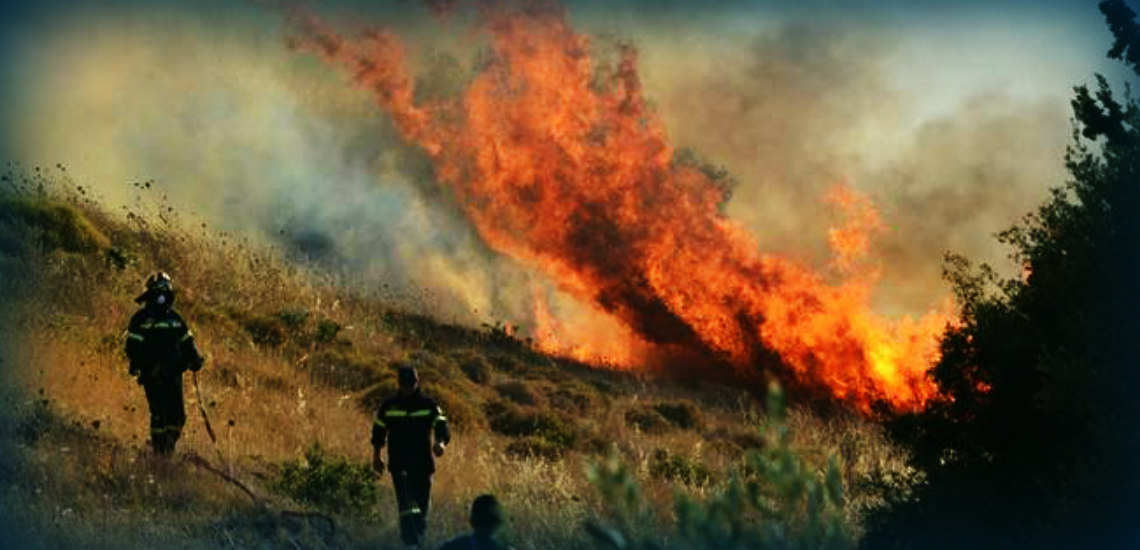 Πάλι τρέχει η Πυροσβεστική – Πυρκαγιά στην Πόλη Χρυσοχούς – Ανέλαβαν τα ελικόπτερα