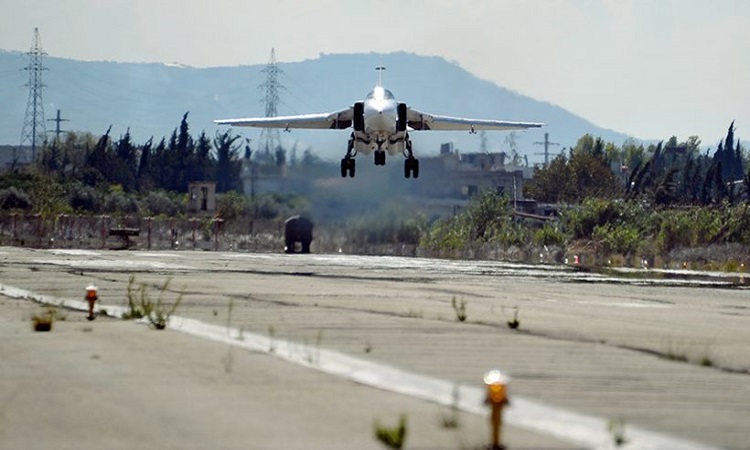 Ρωσικά αεροσκάφη έπληξαν κέντρο ελέγχου του Ισλαμικού Κράτους (ΒΙΝΤΕΟ)