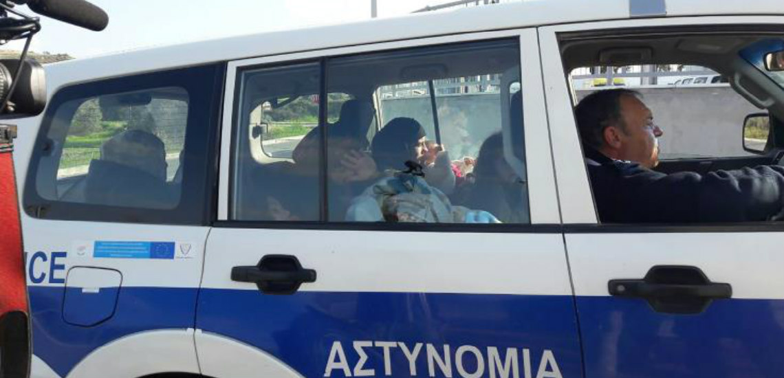 Στην Κοκκινοτρεμιθιά μεταφέρθηκαν 20 μετανάστες, μια γυναίκα έγκυος στο νοσοκομείο και άλλοι 3 ενώπιον της Δικαιοσύνης
