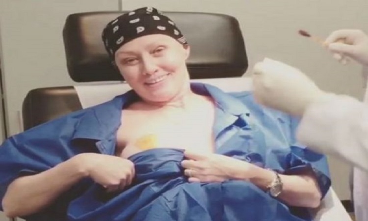 Shannen Doherty: Συγκλονίζει με βίντεο μέσα από το χειρουργείο για τον καρκίνο - VIDEO