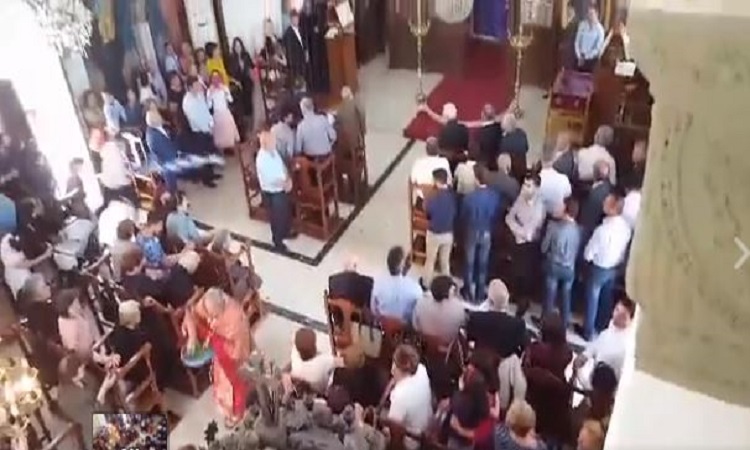 Έπεσε το διαδίκτυο στην Κύπρο με το «Χριστός Ανέστη» στην εκκλησιά της Σκαρίνου - VIDEO