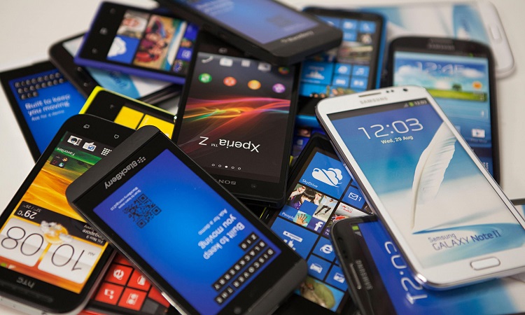 Πάνω από 1,3 δισεκατομμύρια smartphones πωλήθηκαν σε όλο τον κόσμο το 2015