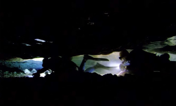 Ανατριχιαστικό βίντεο: Επιστήμονες παγιδεύονται σε υποβρύχια σπηλιά
