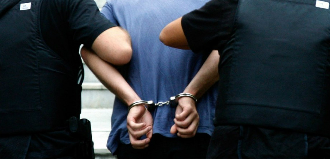 ΠΑΡΑΛΙΜΝΙ: Του έγινε συνήθεια του 26χρονου! Γρονθοκόπησε αστυνομικό έξω από το Δικαστήριο για να αποδράσει