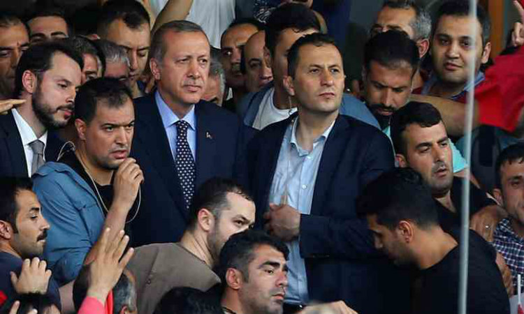 Στημένο από τον Ερντογάν το πραξικόπημα στην Τουρκία;