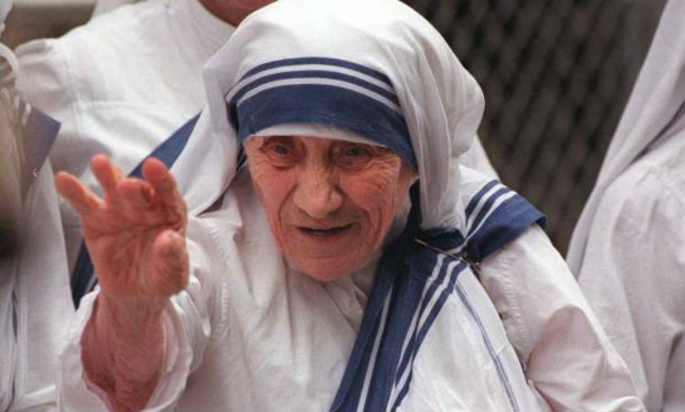 Ανακοινώθηκε επίσημα: Αγιοποιείται η Μητέρα Τερέζα