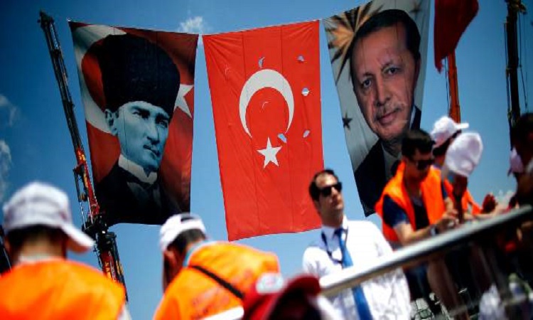 Ο Ερντογάν «βγάζει» ξανά τον κόσμο στους δρόμους της Κωνσταντινούπολης -Στη μνήμη των 236 θυμάτων του πραξικοπήματος