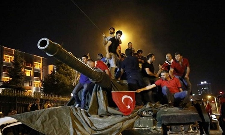 Σε κατάσταση έκτακτης ανάγκης η Τουρκία για τρεις μήνες