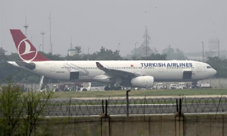 Αναγκαστική προσγείωση για αεροπλάνο των Turkish Airlines μετά από απειλή για βόμβα