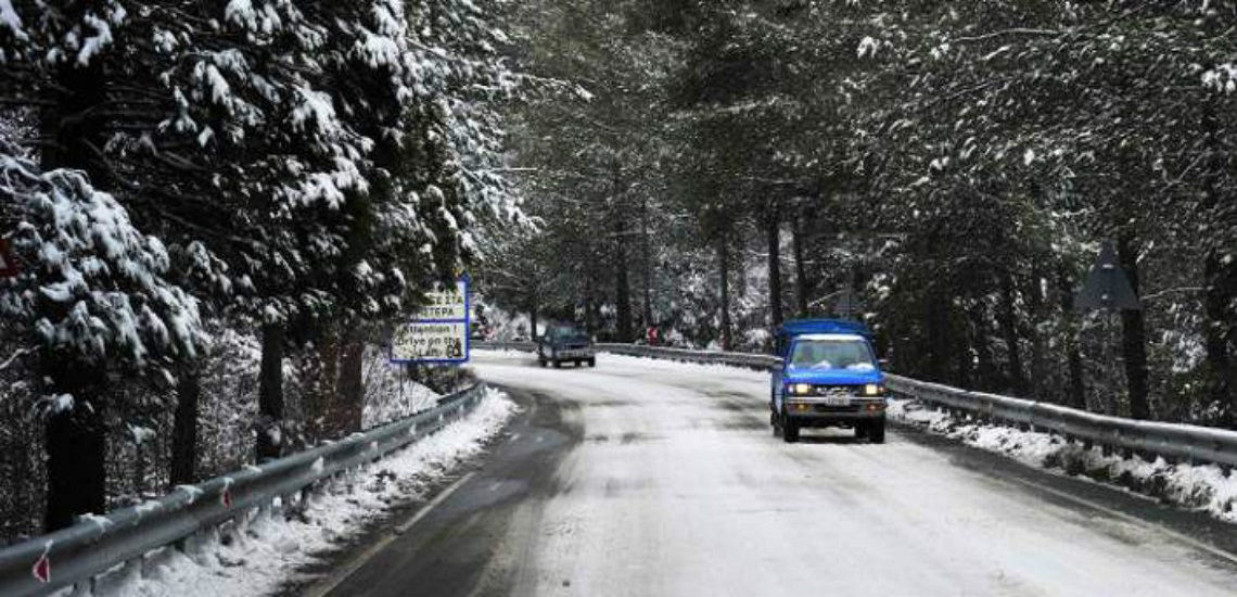 ΠΕΔΟΥΛΑΣ: Είχε Άγιο ο οδηγός - Ανατράπηκε το αυτοκίνητο του λόγω παγετού - Διαβάστε ποιοι δρόμοι είναι ολισθηροί