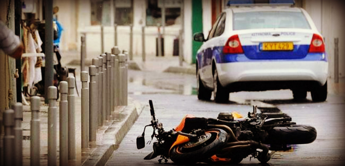 ΛΑΡΝΑΚΑ: Στο νοσοκομείο μοτοσικλετιστής μετά από τροχαίο – Έρευνες στη σκηνή από την Αστυνομία
