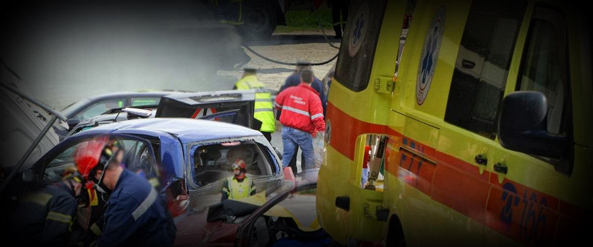 Τροχαίο στα Πλατάνια: Χρειάστηκε η Πυροσβεστική για να βγάλει τον οδηγό απο το όχημα