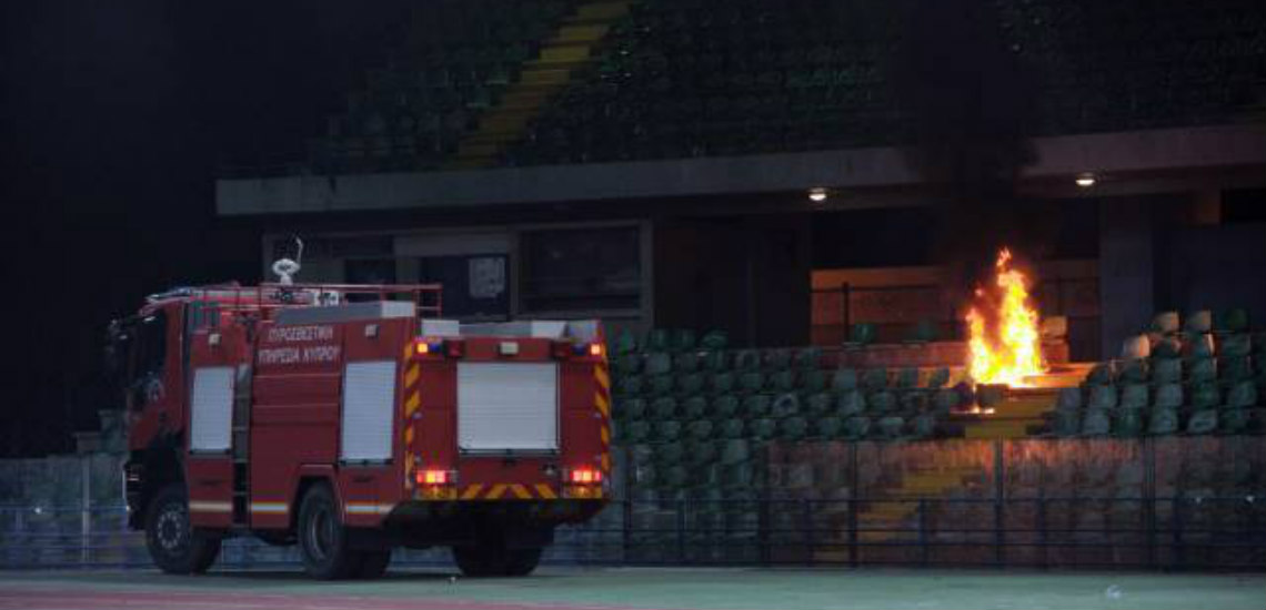 Στα κρατητήρια οι δυο ΑΠΟΕΛίστες για τα επεισόδια στο Τσίρειο – Στις 25 χιλιάδες ευρώ οι ζημιές στο γήπεδο