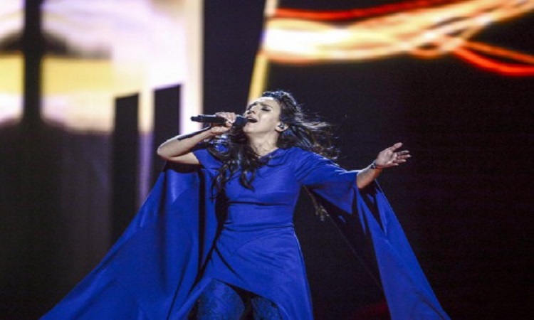Ποια είναι η Τζαμάλα που κέρδισε τη Eurovision και τι μήνυμα περνά με το τραγούδι της