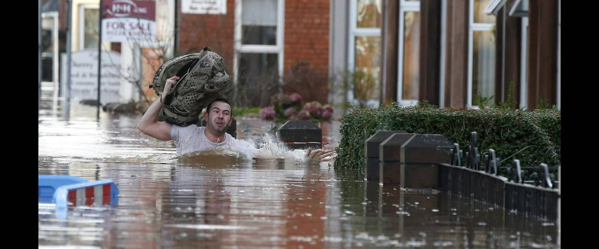 Νέα ισχυρή καταιγίδα απειλεί την πλημμυρισμένη βόρεια Αγγλία