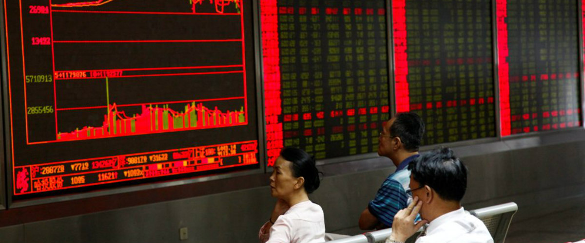 «Βουτιά» για τις κινεζικές μετοχές, ανεστάλησαν οι συναλλαγές