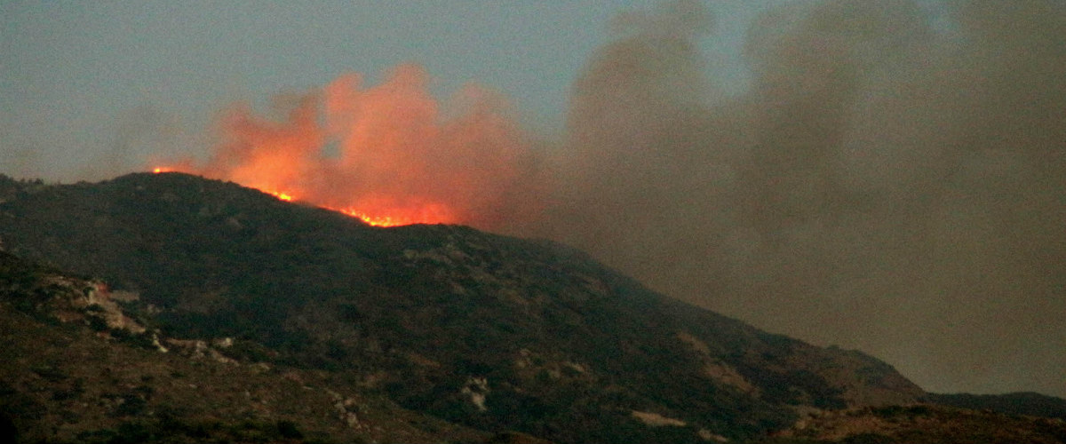 Αναποδογύρισε πυροσβεστικό όχημα στην Αγ. Ειρήνη-Πάνε για απεγκλωβισμό δυο ατόμων!