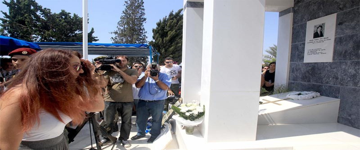 Μνημόσυνο Ισαάκ-Σολωμού: Έριξαν μπουκάλια σε Κουγιάλη και Λακκοτρύπη για το Κυπριακό!