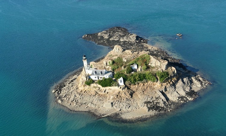 Διακοπές στην απόλυτη απομόνωση -Ολόκληρο νησί νοικιάζεται με 200 ευρώ για δύο βραδιές