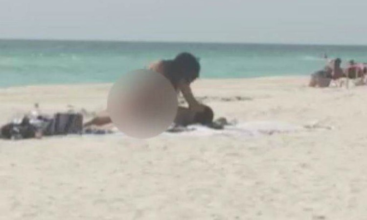 Έκαναν σεξ στην παραλία, μπροστά στα μάτια μικρών παιδιών! Kινδυνεύουν με βαριά ποινή