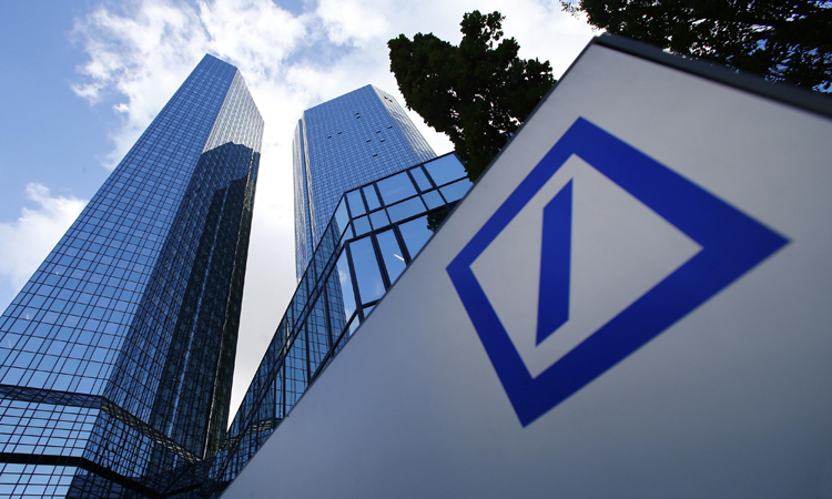 Η Deutsche Bank πωλεί τη θυγατρική της Postbank