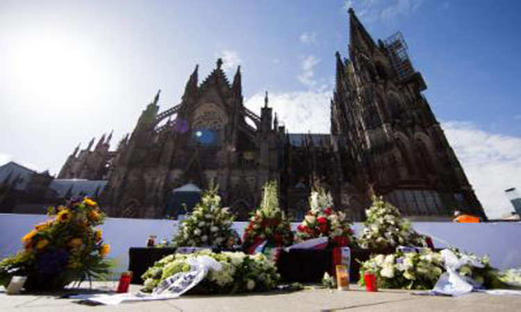 Η Γερμανία αποτίει φόρο τιμής στα θύματα της Germanwings – Μεσίστιες οι σημαίες σε όλη τη χώρα