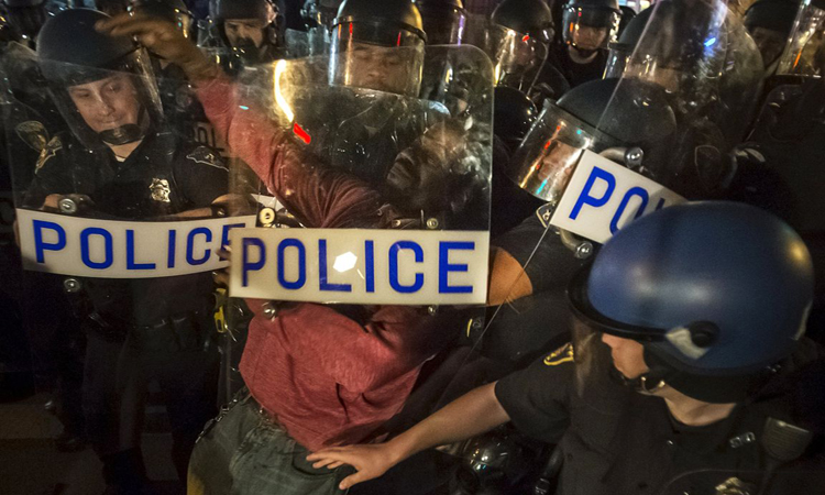 Βαλτιμόρη:Θα ασκηθούν διώξεις στους αστυνομικούς που εμπλέκονται στο θάνατο του Φρέντι Γκρέι