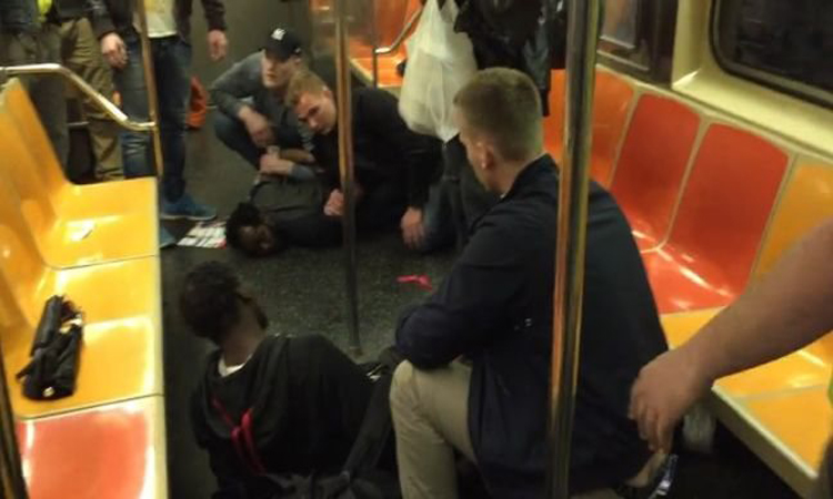 Ακόμη και στις διακοπές τους έκαναν το καθήκον τους ως αστυνομικοί – Σταμάτησαν καυγά σε μετρό της Ν. Υόρκης