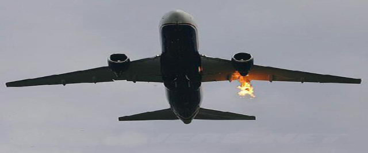 Παραλίγο νέα αεροπορική τραγωδία – Έπιασε φωτιά στον αέρα κινητήρας αεροσκάφους (Βίντεο)