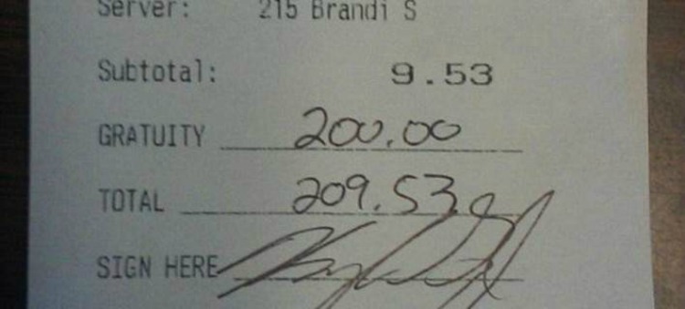 Υπάρχει ακόμα ανθρωπιά: Κατέρρευσε σερβιτόρα από το φιλοδώρημα πελάτη που το γεύμα του κόστισε μόλις 9 δολάρια