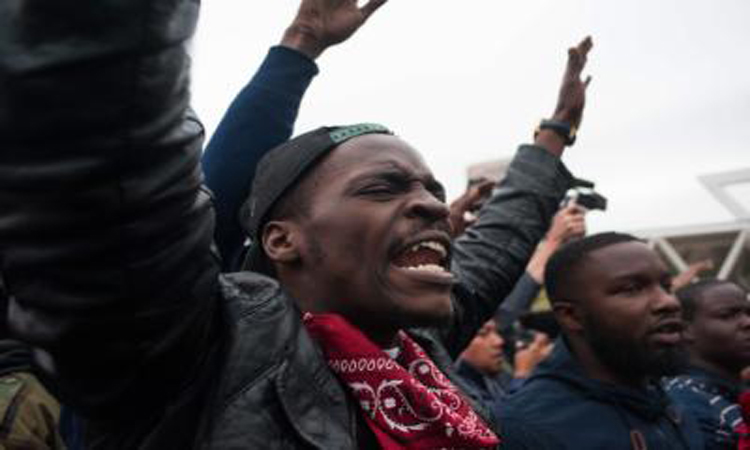 Πάνω από 2.000 στην διαμαρτυρία στη Βαλτιμόρη για το θάνατο του νεαρού μαύρου που ήταν υπό κράτηση