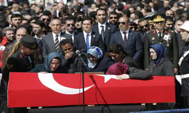Στην κηδεία του εισαγγελέα στην Τουρκία Νταβούτογλου και Γκιουλ