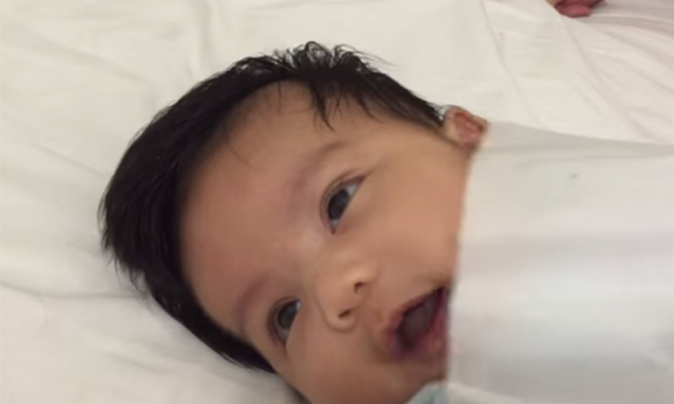 Πώς να βάλετε το μωρό σας για ύπνο σε 42 δευτερόλεπτα (Βίντεο)